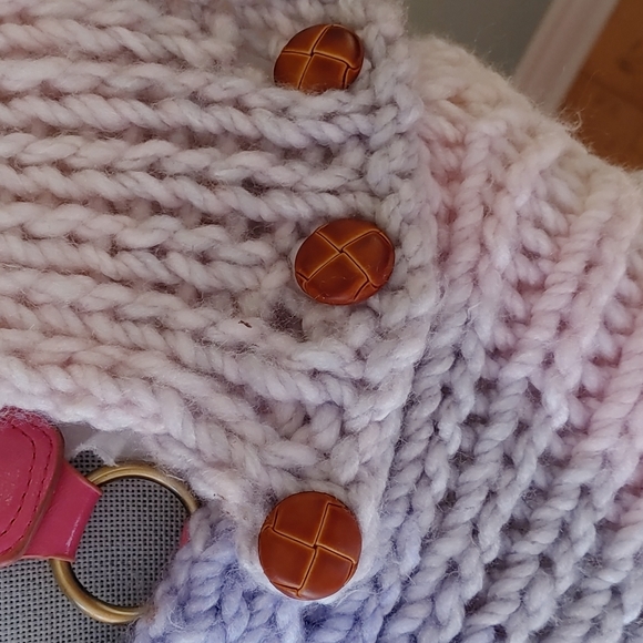 Pastel Scarf Shrug Handmade with Wooden Buttons - Picture 2 of 8